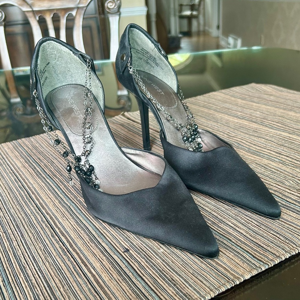 Nine West Pointy Toe Black Satin Stiletto Heels with Beaded Ankle Chain Size 10